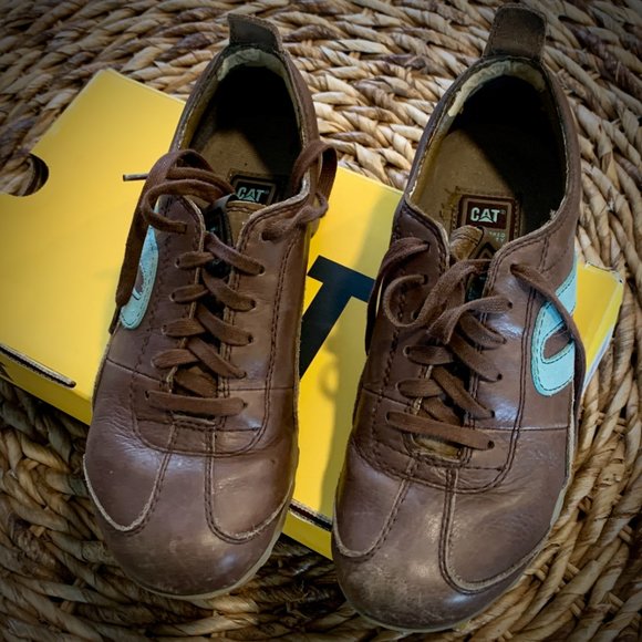 Womens size 6 Caterpillar sneakers - Picture 3 of 3